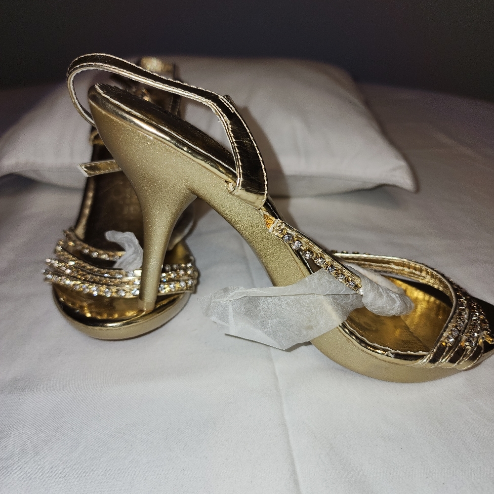 NWOT New Delicacy Angel Gold  Heels Women's Sz 7.5 Prom Wedding.  A-1